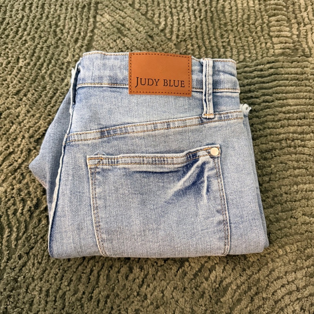 Judy Blue High Waisted Light Wash Raw Hem Denim Shorts JB150331 LT-CO Large